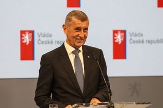 „Nechci se do toho pouštět.“ Babiš odmítl mluvit o...